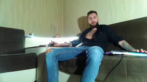Snapshot of jamienoxus chatting on February 22, 11:13 am Robbie online show from February 22, 11:13 am