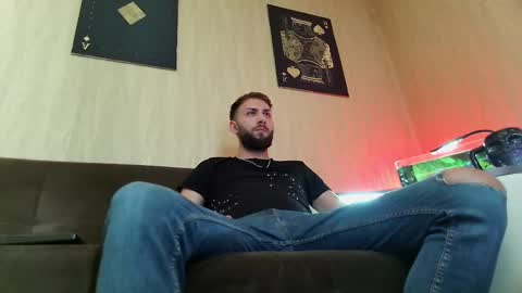Snapshot of jamienoxus chatting on March 12, 8:52 pm Robbie online show from March 12, 8:52 pm