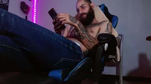 Jammes. online show from April 22, 7:07 pm