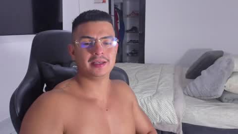 Snapshot of jasperbrooksx chatting on January 19, 10:28 am JBrooksXx online show from January 19, 10:28 am
