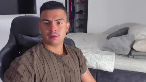 Snapshot of jasperbrooksx chatting on January 19, 9:02 pm JBrooksXx online show from January 19, 9:02 pm