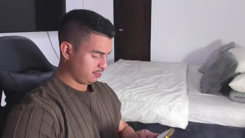 Snapshot of jasperbrooksx chatting on January 23, 9:29 pm JBrooksXx online show from January 23, 9:29 pm