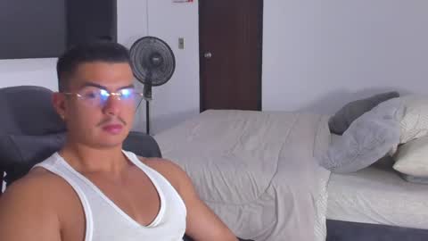 Snapshot of jasperbrooksx chatting on January 15, 6:22 am JBrooksXx online show from January 15, 6:22 am