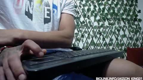 Snapshot of jasson_king01 chatting on October 15, 10:12 am JKing online show from October 15, 10:12 am