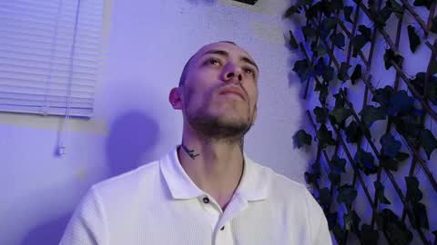 Snapshot of jasson_king01 chatting on December 19, 10:42 pm JKing online show from December 19, 10:42 pm