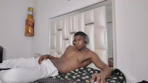 javier_p48772 online show from May 5, 9:15 pm