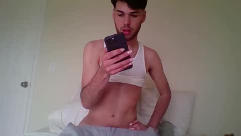 javiercastillo03 online show from May 1, 11:51 pm
