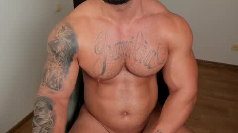 Snapshot of jaxonhunk chatting on December 15, 10:37 pm JaxonHunk online show from December 15, 10:37 pm