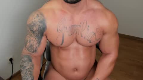 Snapshot of jaxonhunk chatting on February 13, 2:34 am JaxonHunk online show from February 13, 2:34 am