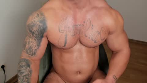 Snapshot of jaxonhunk chatting on February 4, 6:36 am JaxonHunk online show from February 4, 6:36 am