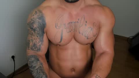 Snapshot of jaxonhunk chatting on March 7, 1:42 am JaxonHunk online show from March 7, 1:42 am