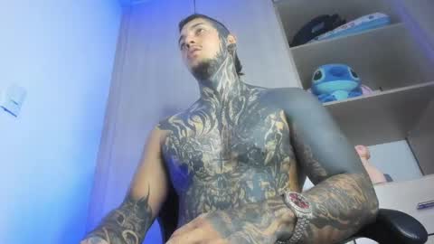 Michael independient model online show from April 22, 5:07 pm