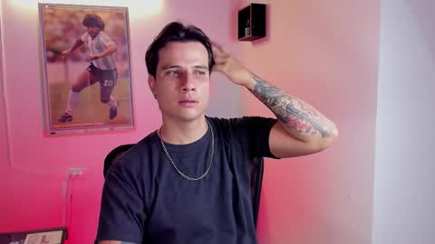Snapshot of jayalvarrez_ chatting on September 29, 7:10 pm Jay Alvarrez online show from September 29, 7:10 pm