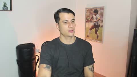 Snapshot of jayalvarrez_ chatting on March 8, 12:20 am Jay Alvarrez online show from March 8, 12:20 am