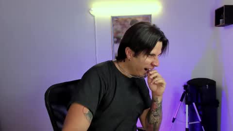 Snapshot of jayalvarrez_ chatting on September 15, 8:54 pm Jay Alvarrez online show from September 15, 8:54 pm