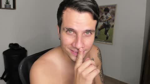 Snapshot of jayalvarrez_ chatting on January 30, 10:20 pm Jay Alvarrez online show from January 30, 10:20 pm
