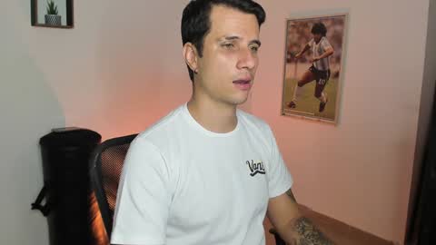 Snapshot of jayalvarrez_ chatting on January 31, 7:08 pm Jay Alvarrez online show from January 31, 7:08 pm