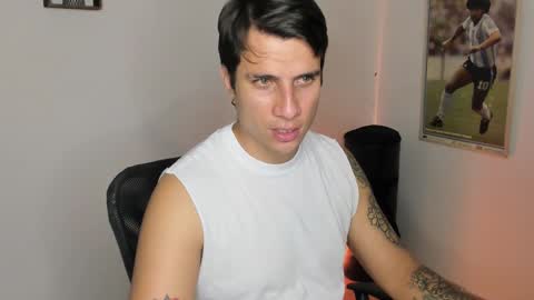 Snapshot of jayalvarrez_ chatting on March 1, 10:42 pm Jay Alvarrez online show from March 1, 10:42 pm
