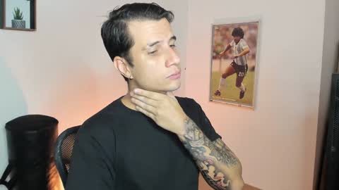 Snapshot of jayalvarrez_ chatting on February 1, 4:11 pm Jay Alvarrez online show from February 1, 4:11 pm