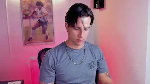Snapshot of jayalvarrez_ chatting on September 30, 7:39 pm Jay Alvarrez online show from September 30, 7:39 pm