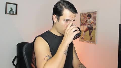 Snapshot of jayalvarrez_ chatting on February 13, 6:38 pm Jay Alvarrez online show from February 13, 6:38 pm