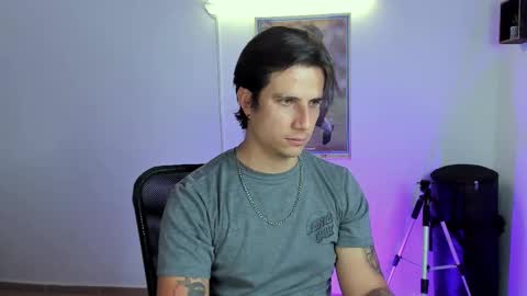 Snapshot of jayalvarrez_ chatting on September 12, 11:05 pm Jay Alvarrez online show from September 12, 11:05 pm