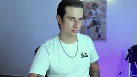 Snapshot of jayalvarrez_ chatting on September 13, 11:28 pm Jay Alvarrez online show from September 13, 11:28 pm