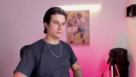 Snapshot of jayalvarrez_ chatting on September 23, 9:25 pm Jay Alvarrez online show from September 23, 9:25 pm