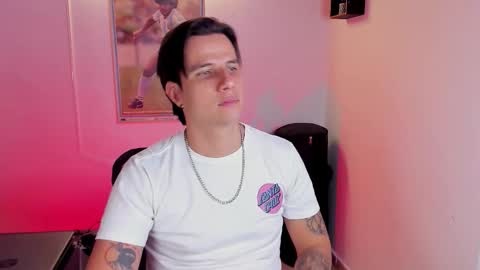 Snapshot of jayalvarrez_ chatting on October 6, 6:34 pm Jay Alvarrez online show from October 6, 6:34 pm