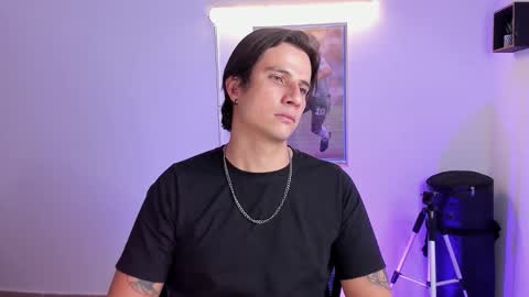 Snapshot of jayalvarrez_ chatting on September 21, 8:53 pm Jay Alvarrez online show from September 21, 8:53 pm