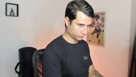 Snapshot of jayalvarrez_ chatting on February 24, 6:15 pm Jay Alvarrez online show from February 24, 6:15 pm