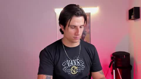 Snapshot of jayalvarrez_ chatting on September 22, 9:03 pm Jay Alvarrez online show from September 22, 9:03 pm