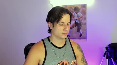 Snapshot of jayalvarrez_ chatting on September 11, 9:14 pm Jay Alvarrez online show from September 11, 9:14 pm