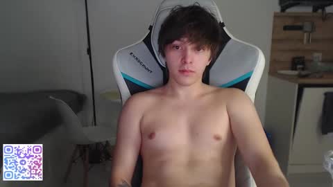 Snapshot of jayce_icestone chatting on October 9, 10:14 pm Jayce online show from October 9, 10:14 pm