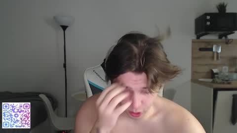 Snapshot of jayce_icestone chatting on October 2, 8:24 pm Jayce online show from October 2, 8:24 pm
