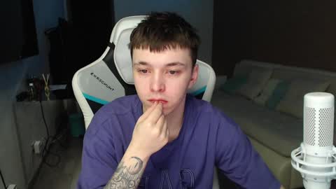 Snapshot of jayce_icestone chatting on December 12, 2:15 am Jayce online show from December 12, 2:15 am