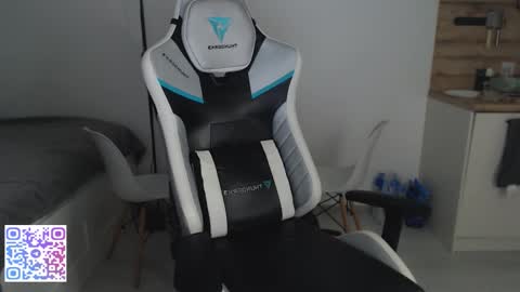Snapshot of jayce_icestone chatting on October 6, 8:57 pm Jayce online show from October 6, 8:57 pm
