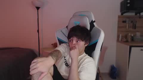 Snapshot of jayce_icestone chatting on September 22, 11:37 pm Jayce online show from September 22, 11:37 pm