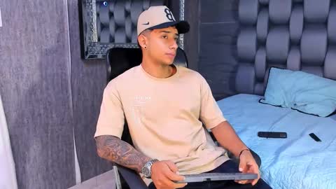 Snapshot of jaze_bradley chatting on October 15, 11:29 am jaze_bradley online show from October 15, 11:29 am