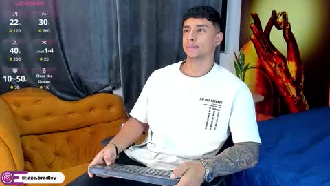 Snapshot of jaze_bradley chatting on October 14, 11:28 am jaze_bradley online show from October 14, 11:28 am