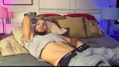 JcMax305 online show from November 17, 11:30 pm