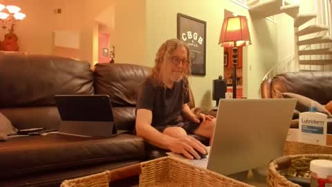 Snapshot of jdineuless chatting on September 9, 1:54 pm JDinEuless online show from September 9, 1:54 pm