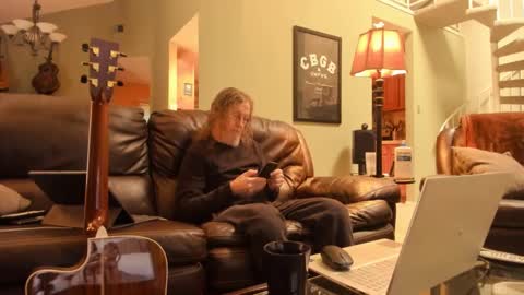 Snapshot of jdineuless chatting on January 4, 3:07 pm JDinEuless online show from January 4, 3:07 pm