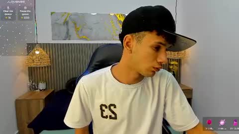 jdwhite18 online show from July 20, 5:24 am