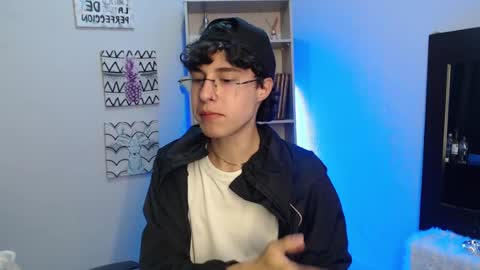 Snapshot of jeam_hot chatting on January 20, 9:32 pm jeam_hot online show from January 20, 9:32 pm
