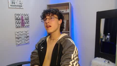 Snapshot of jeam_hot chatting on January 25, 9:14 pm jeam_hot online show from January 25, 9:14 pm