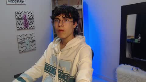 Snapshot of jeam_hot chatting on January 27, 9:44 pm jeam_hot online show from January 27, 9:44 pm