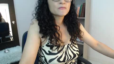 Snapshot of jeam_hot chatting on January 3, 7:39 pm jeam_hot online show from January 3, 7:39 pm