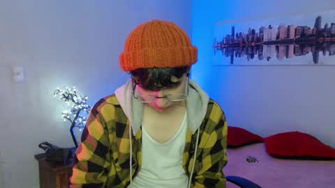 Snapshot of jeam_hot chatting on December 9, 10:05 pm jeam_hot online show from December 9, 10:05 pm