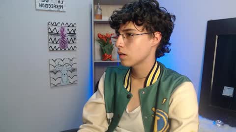 Snapshot of jeam_hot chatting on January 10, 9:53 pm jeam_hot online show from January 10, 9:53 pm